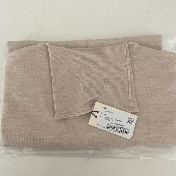 Sand Merino wool turtleneck - Picture 1 of 3